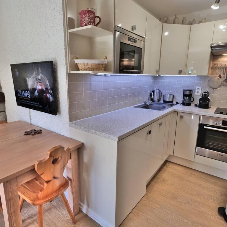 T2 rénové au Grand-Bornand avec balcon, parking et terrasse, 4 pers, proche village - FR-1-458-205 - Apartment - 8