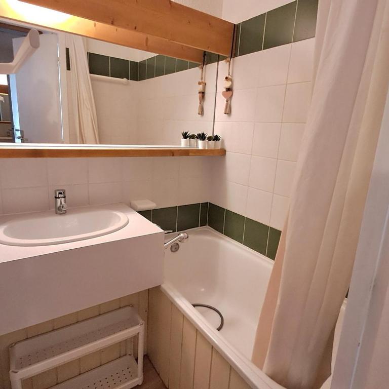 T2 calme, accès pistes, parking privé - FR-1-516-89 - Apartment (4 Adults) - 4