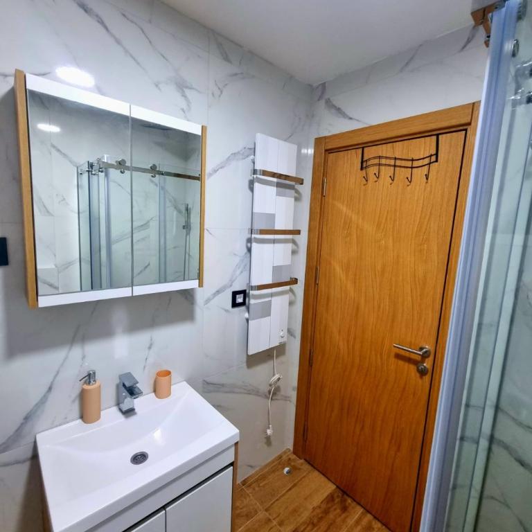 Leonardo 61 - One-Bedroom Apartment - 7
