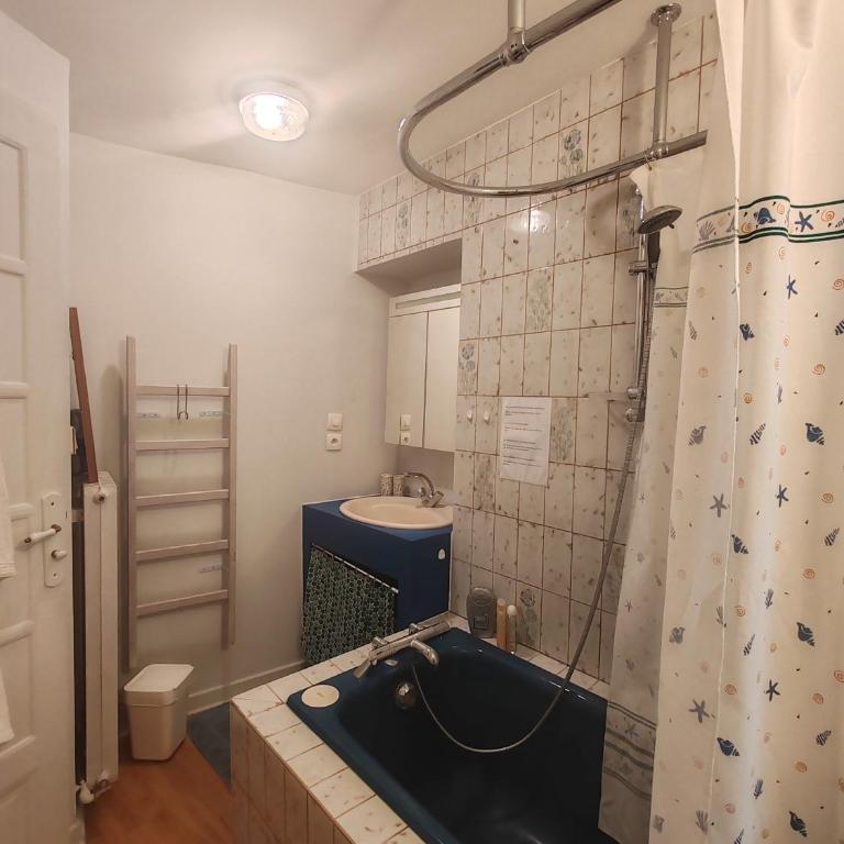 Chambre chez l'habitant - Chambre Double avec Salle de Bains Commune - 10