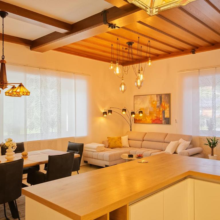 Lauras Ferienwohnung - Ihre Wohlfühloase in der Südweststeiermark mit Garten, Pool, Biotop & Weinbar - Apartment mit 2 Schlafzimmmern und eigenem Pool - 3