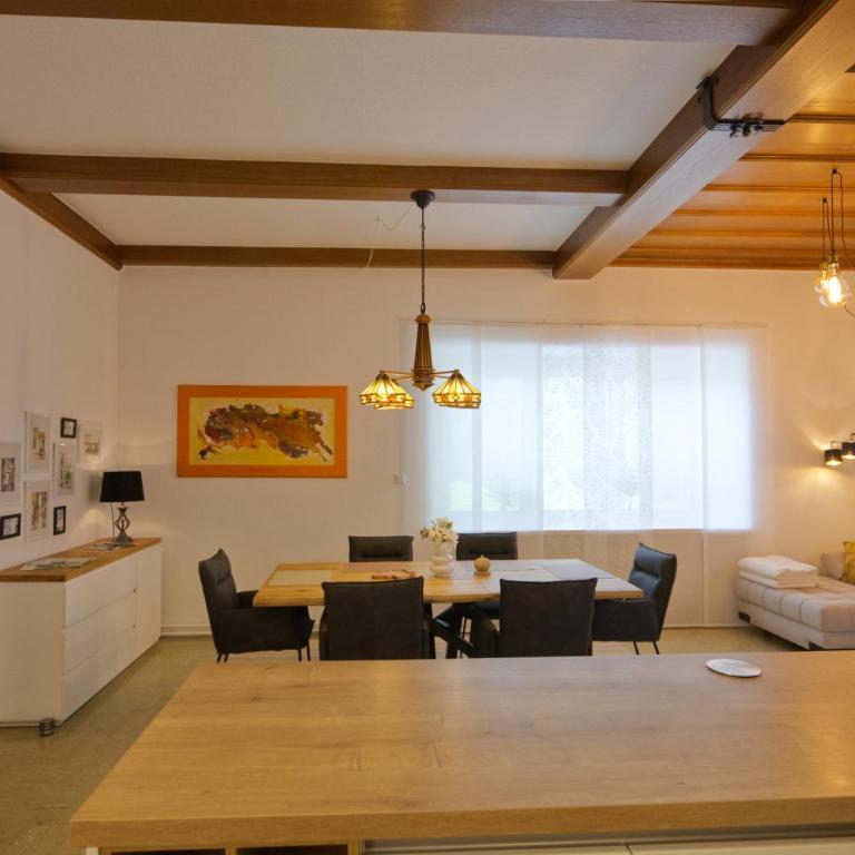Lauras Ferienwohnung - Ihre Wohlfühloase in der Südweststeiermark mit Garten, Pool, Biotop & Weinbar - Apartment mit 2 Schlafzimmmern und eigenem Pool - 7