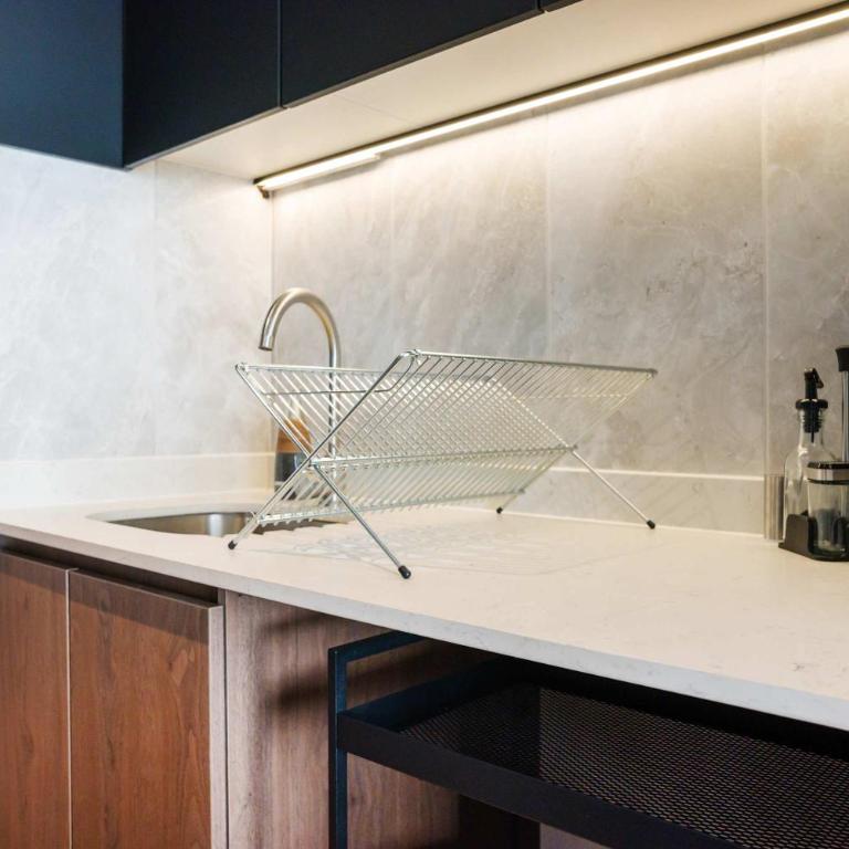 Parkside Oasis Stylish 2BR Retreat with Pool BBQ & Gym Access - Apartment - 8