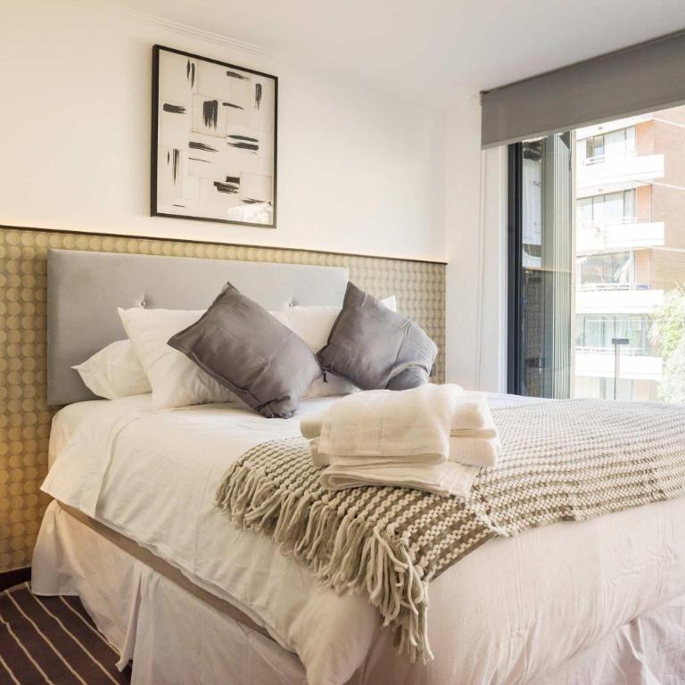 Parkside Oasis Stylish 2BR Retreat with Pool BBQ & Gym Access - Apartment - 3
