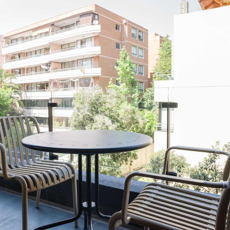 Parkside Oasis Stylish 2BR Retreat with Pool BBQ & Gym Access - Apartment - 4