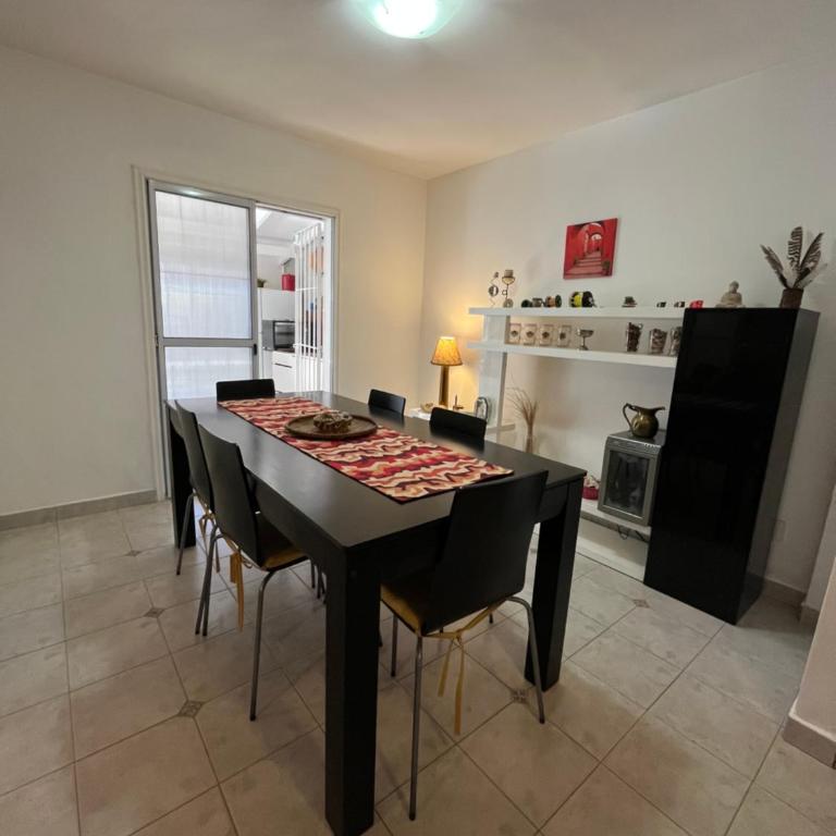 Casa Matteo con quincho, patio y cochera - Three-Bedroom House - 1