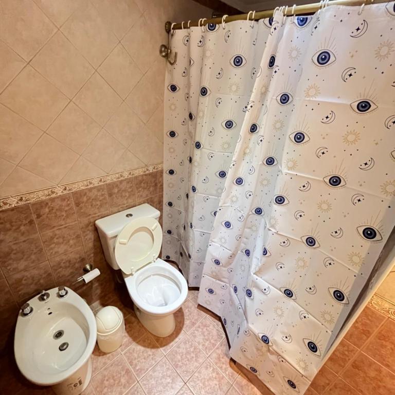 Casa Matteo con quincho, patio y cochera - Three-Bedroom House - 14
