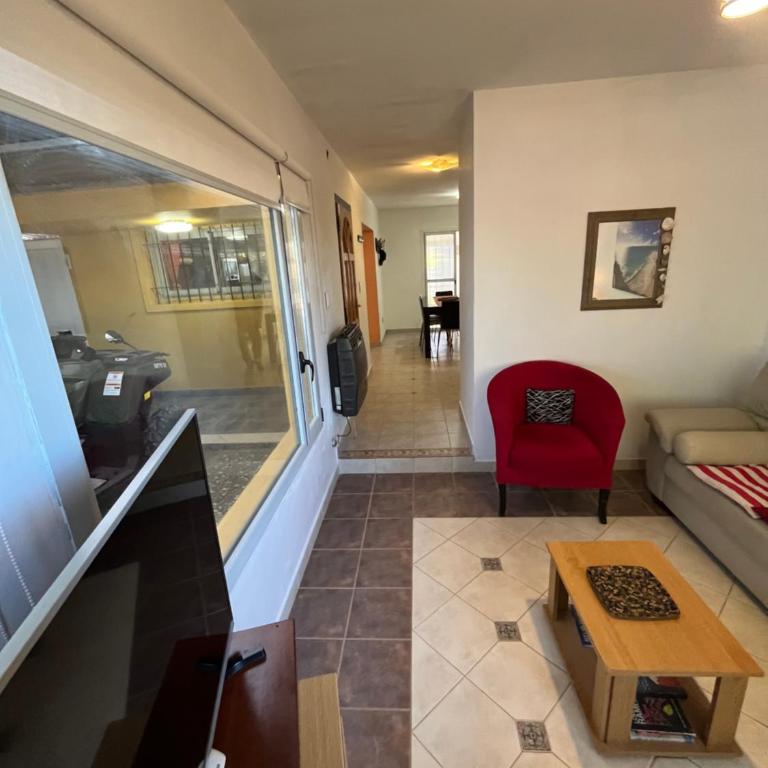 Casa Matteo con quincho, patio y cochera - Three-Bedroom House - 19