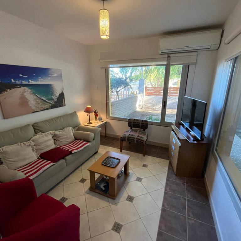 Casa Matteo con quincho, patio y cochera - Three-Bedroom House - 20