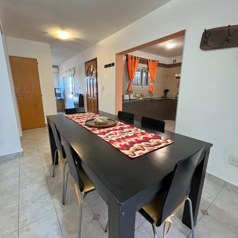 Casa Matteo con quincho, patio y cochera - Three-Bedroom House - 28