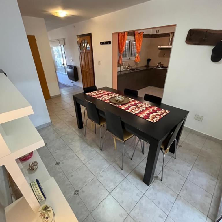 Casa Matteo con quincho, patio y cochera - Three-Bedroom House - 41