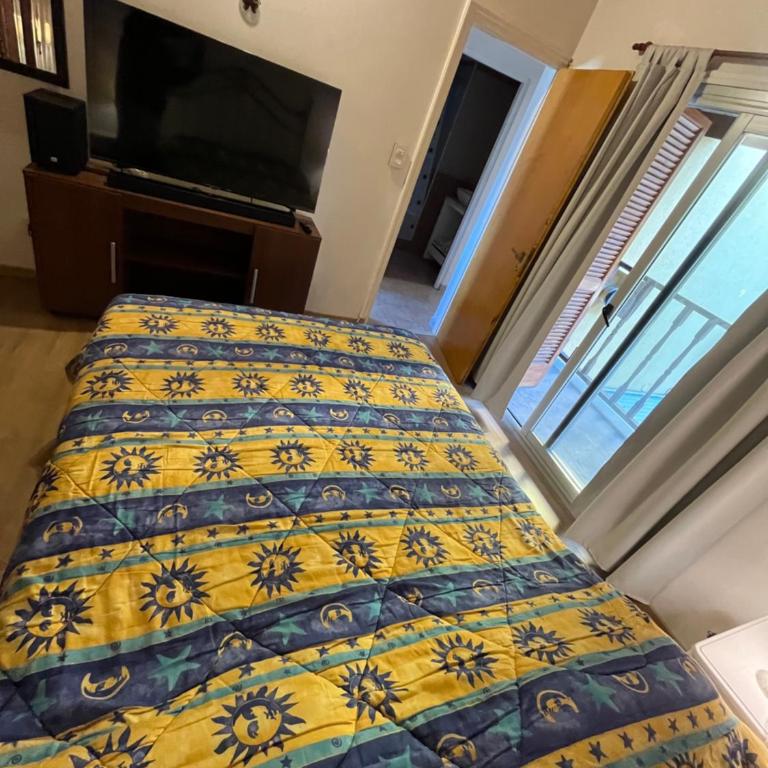 Casa Matteo con quincho, patio y cochera - Three-Bedroom House - 45