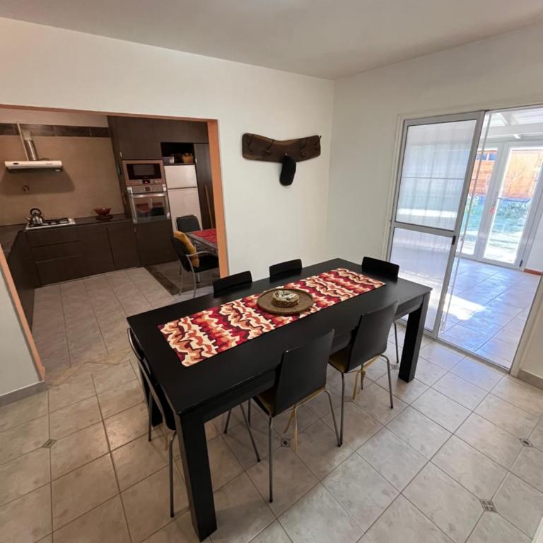 Casa Matteo con quincho, patio y cochera - Three-Bedroom House - 47