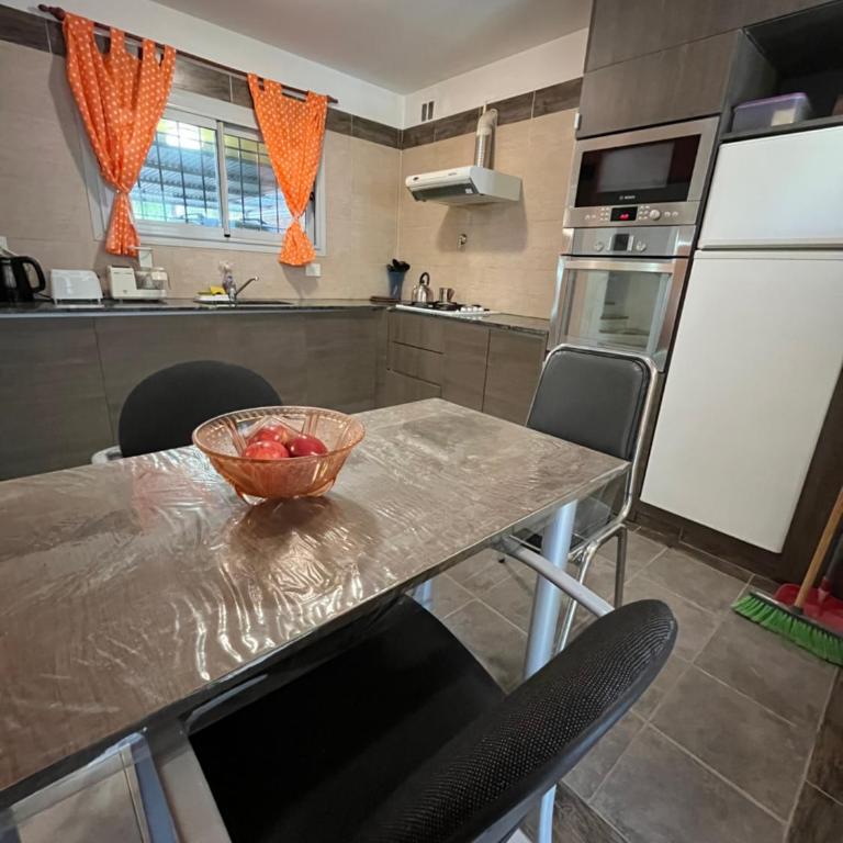 Casa Matteo con quincho, patio y cochera - Three-Bedroom House - 48