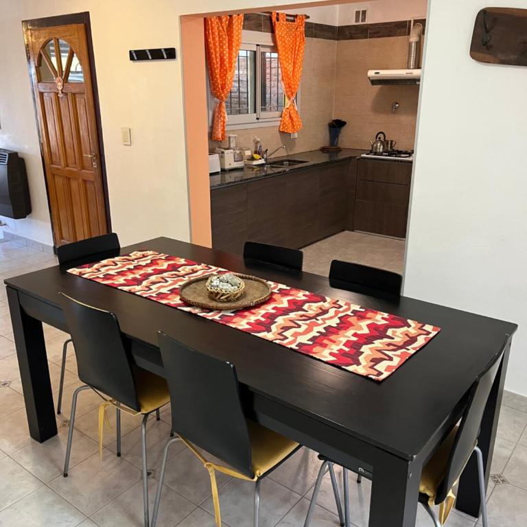 Casa Matteo con quincho, patio y cochera - Three-Bedroom House - 53