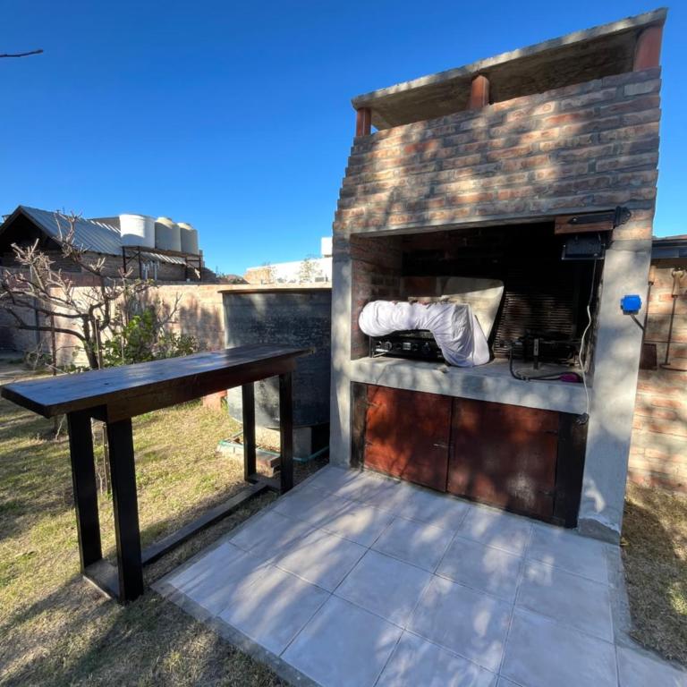Casa Matteo con quincho, patio y cochera - Three-Bedroom House - 59