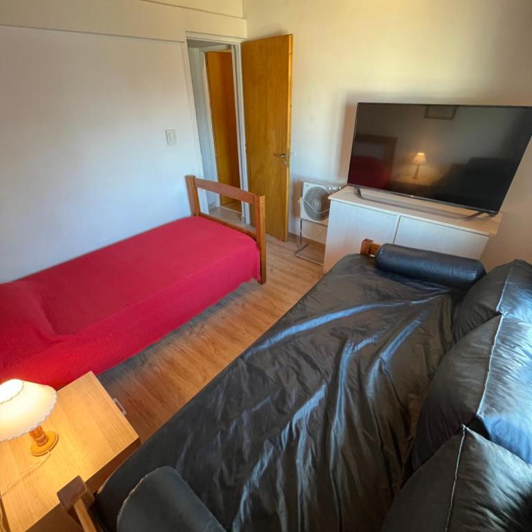 Casa Matteo con quincho, patio y cochera - Three-Bedroom House - 66