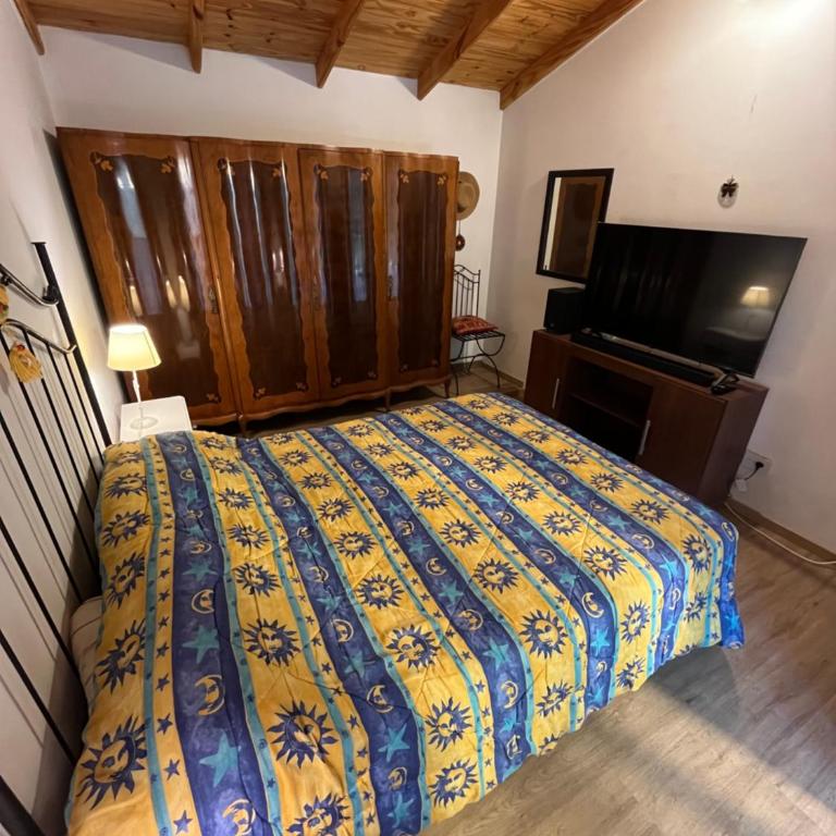 Casa Matteo con quincho, patio y cochera - Three-Bedroom House - 68