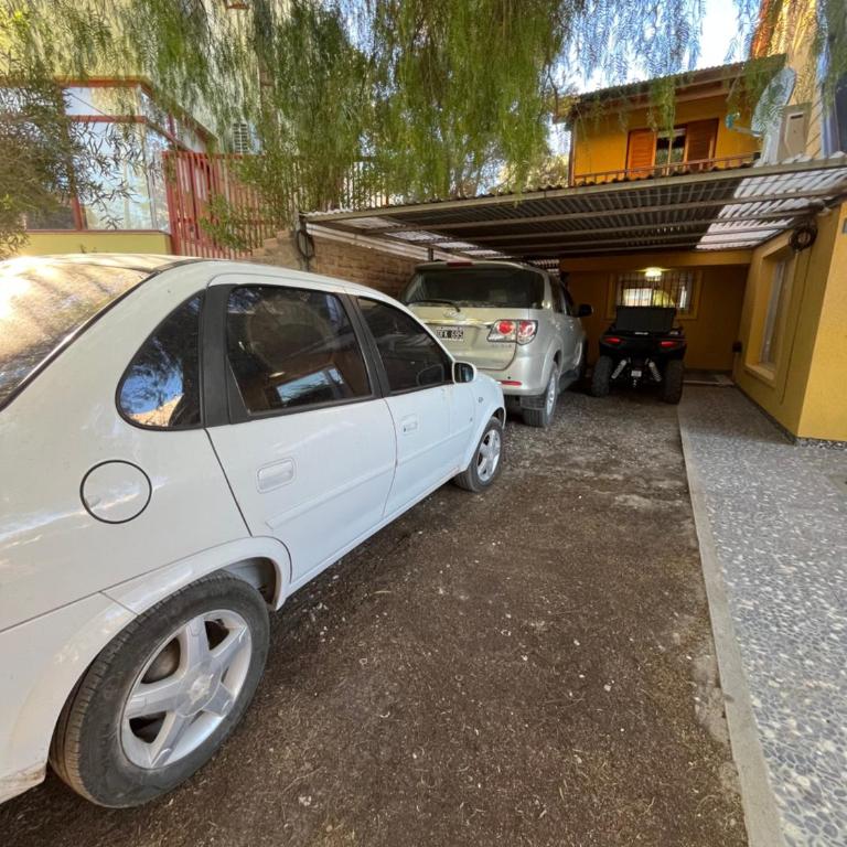 Casa Matteo con quincho, patio y cochera - Three-Bedroom House - 70