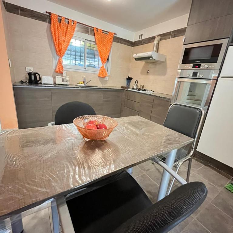 Casa Matteo con quincho, patio y cochera - Three-Bedroom House - 75