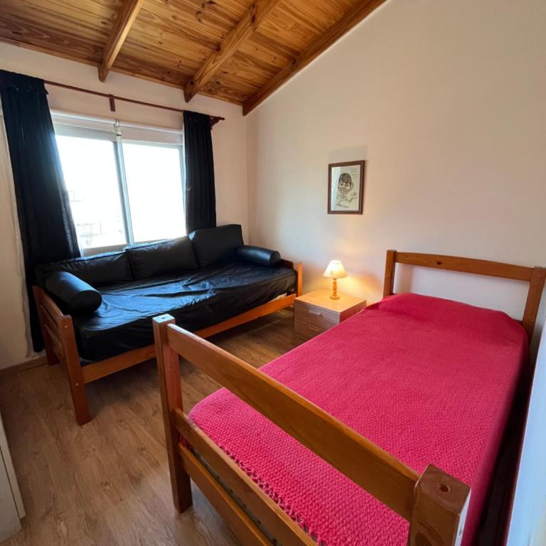 Casa Matteo con quincho, patio y cochera - Three-Bedroom House - 79