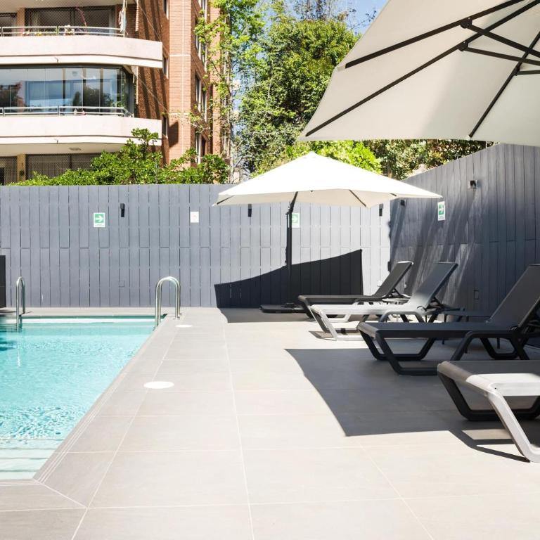 Parkside Oasis Stylish 2BR Retreat with Pool BBQ & Gym Access - Apartment - 2