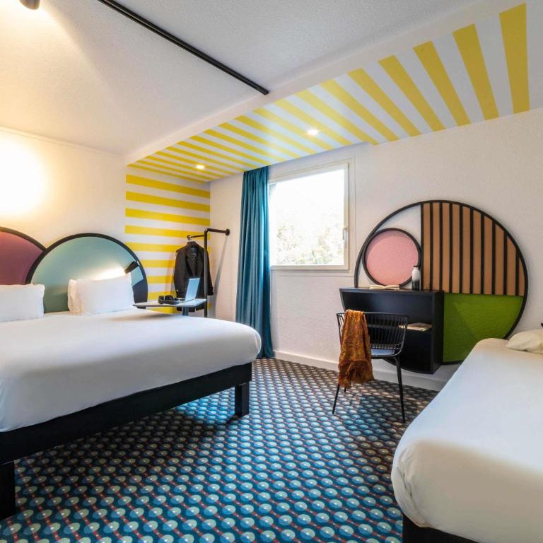 Ibis Styles Paris Saint Denis Pleyel - Standard Triple Room with One Double and One Single Beds - 3