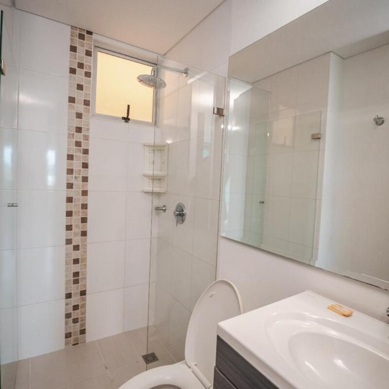 Rodadero Gaira - Apto con piscina a 2 cuadras de la playa - Three-Bedroom Apartment - 7