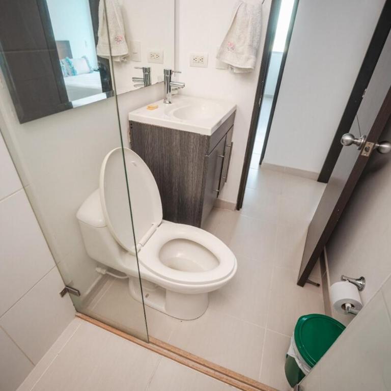 Rodadero Gaira - Apto con piscina a 2 cuadras de la playa - Three-Bedroom Apartment - 11
