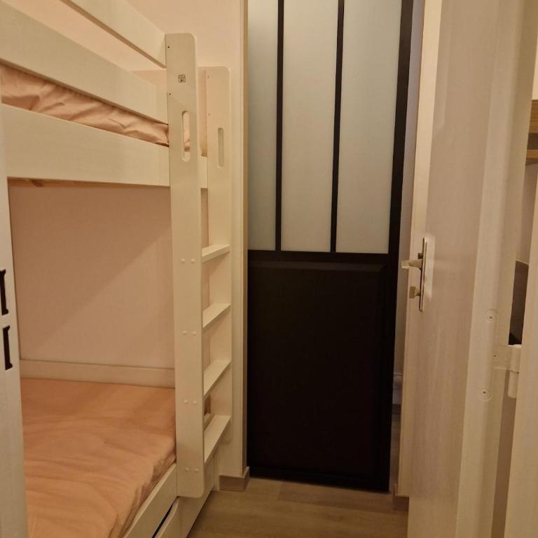 Studio avec parking privé au pied des télécabines et WIFI - One-Bedroom Apartment - 14