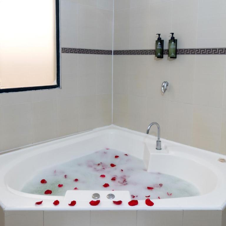 Hotel Plaza Monte Carlo - Suite with City View - 7