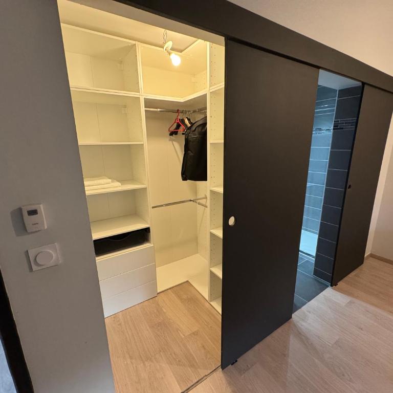 Chez Pascal, Chambre Thea - Chambre Double avec Salle de Bains Privative - 3