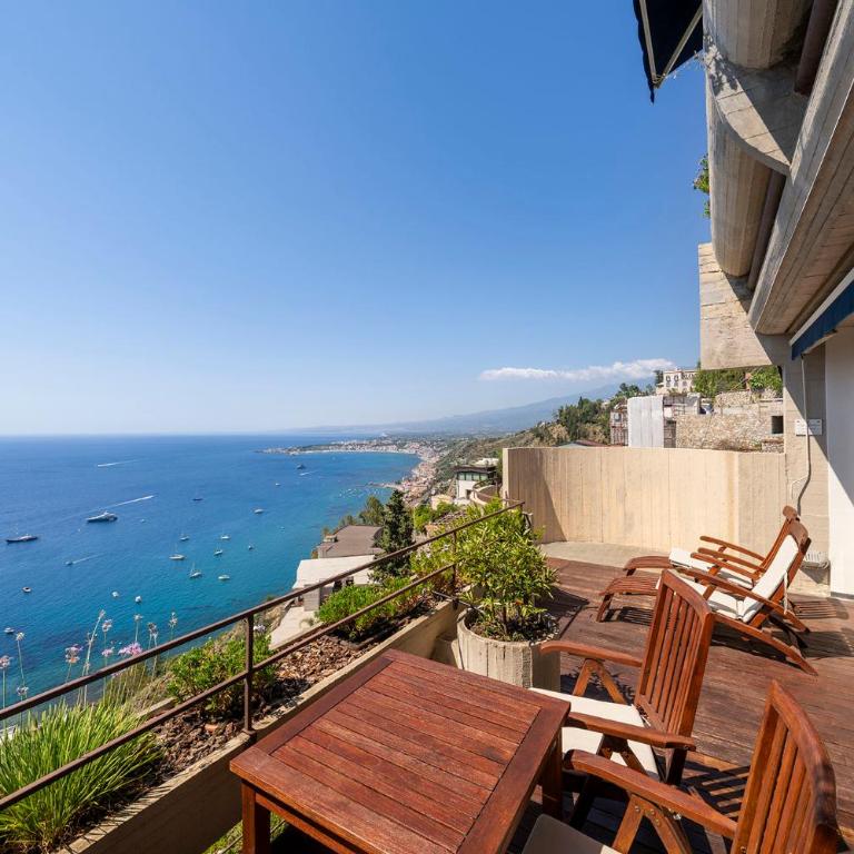 Eurostars Monte Tauro - Junior Suite con Terrazza e Vista Mare Premium - 3