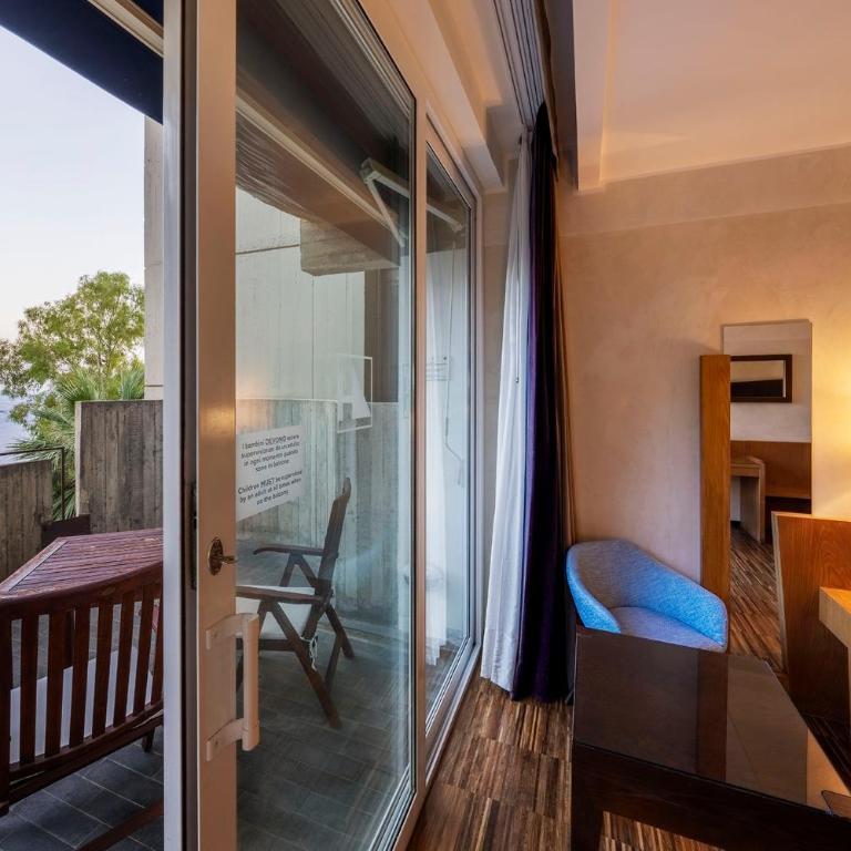 Eurostars Monte Tauro - Camera Matrimoniale/Doppia con Letti Singoli con Balcone, Vista Mare e Letto Supplementare - 2