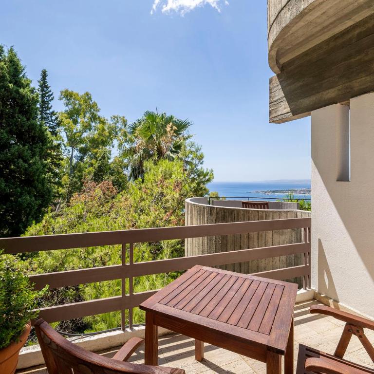 Eurostars Monte Tauro - Camera Matrimoniale con Balcone e con Vista Mare Parziale - 1