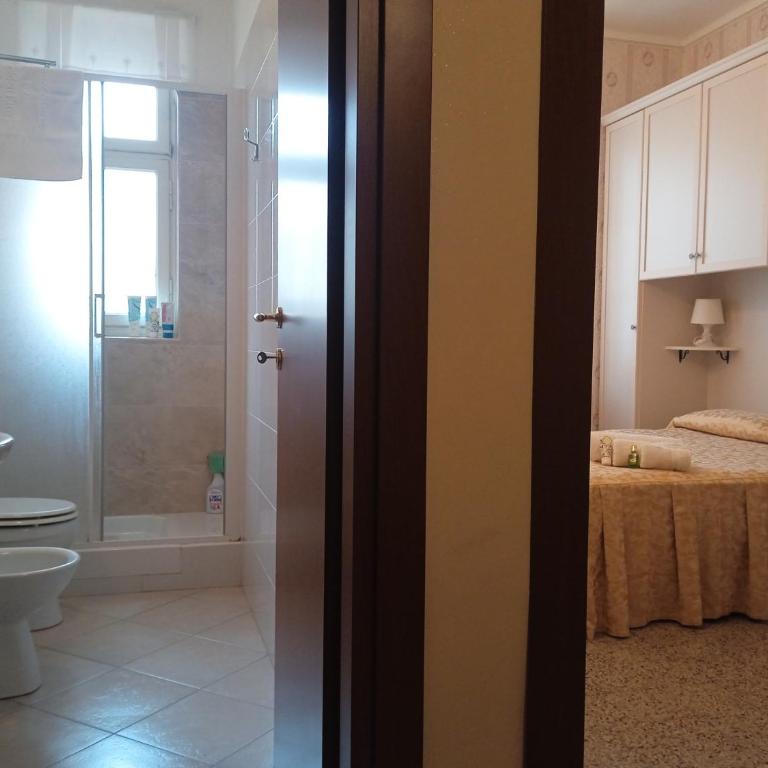 D-Place B&B Torino Stadio Olimpico Inalpi Arena - Camera Matrimoniale con Bagno in Comune - 14
