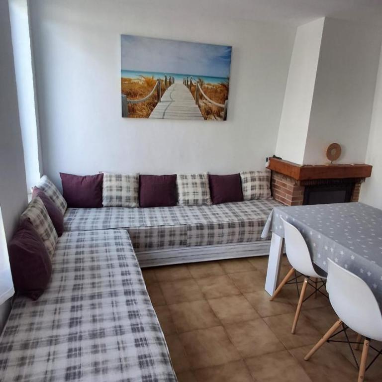 Villaparadisi - Three-Bedroom House - 13