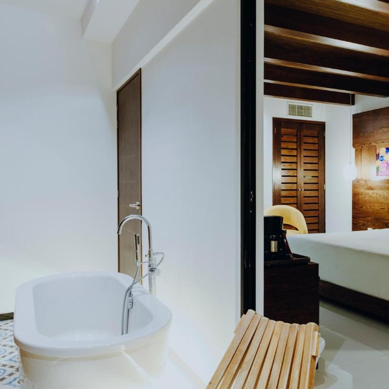 Ame Hotel Boutique & Spa - Deluxe Double Room with Bath - 2
