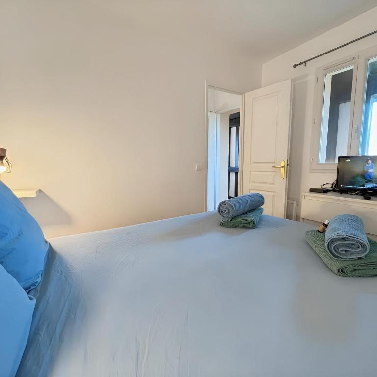 Lovely Apartment with Balcony - Golf course view - Free Parking and Heated Pool - Appartamento con 1 Camera da Letto e Balcone - 13