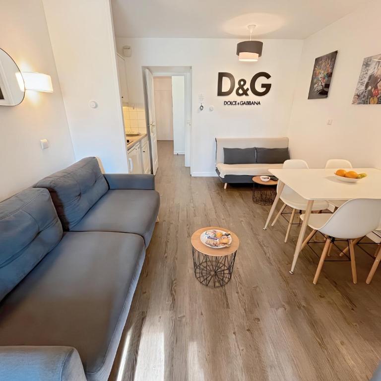 Lovely Apartment with Balcony - Golf course view - Free Parking and Heated Pool - Appartamento con 1 Camera da Letto e Balcone - 12