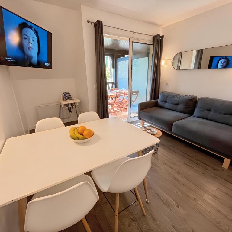 Lovely Apartment with Balcony - Golf course view - Free Parking and Heated Pool - Appartamento con 1 Camera da Letto e Balcone - 20