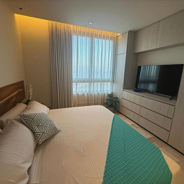 Beachfront 2BR 2BA Condo w Balcony, Ocean Views - Two-Bedroom Apartment with Balcony and Sea View - 5