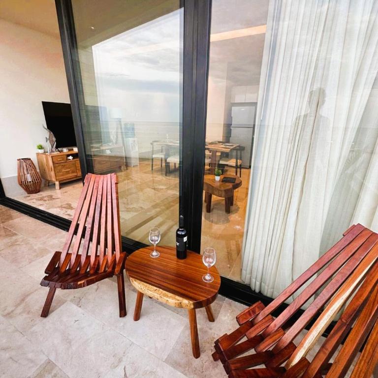 Beachfront 2BR 2BA Condo w Balcony, Ocean Views - Two-Bedroom Apartment with Balcony and Sea View - 39