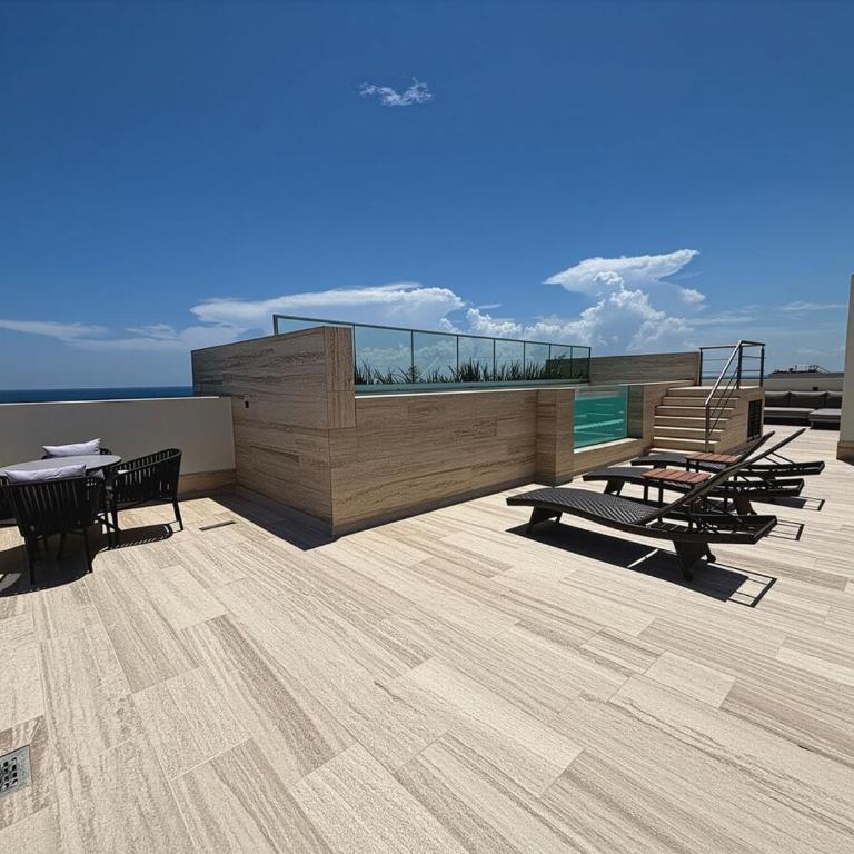 Beachfront 2BR 2BA Condo w Balcony, Ocean Views - Two-Bedroom Apartment with Balcony and Sea View - 41