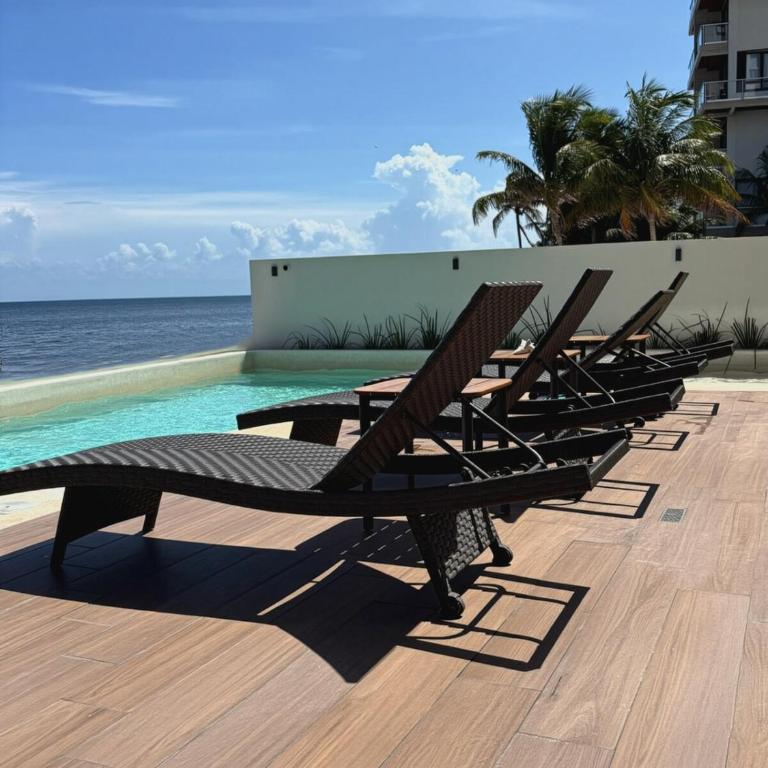Beachfront 2BR 2BA Condo w Balcony, Ocean Views - Two-Bedroom Apartment with Balcony and Sea View - 47
