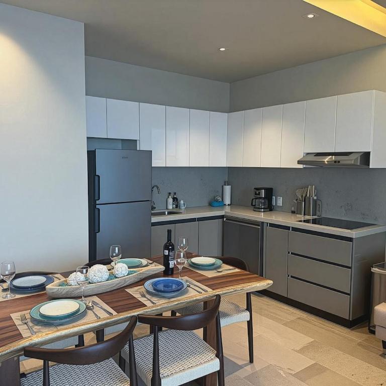 Beachfront 2BR 2BA Condo w Balcony, Ocean Views - Two-Bedroom Apartment with Balcony and Sea View - 51