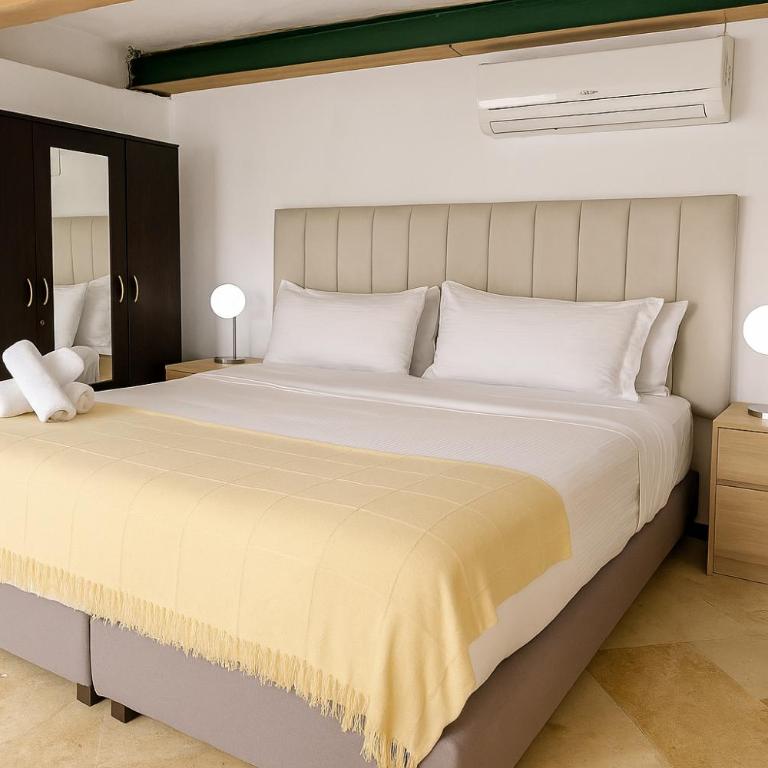 by Calamari Homes - El Porvenir 207 walled city - Two-Bedroom Deluxe Apartment with Balcony - 4