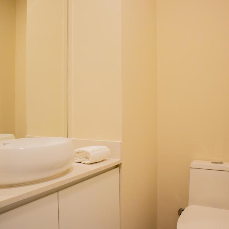 Treehouse by Wynwood house - Two-Bedroom Deluxe Apartment with Balcony - 3