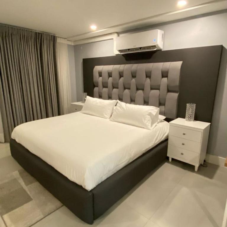 Elegant Studio -Near Parque Poblado & Provenza - One-Bedroom Apartment - 29