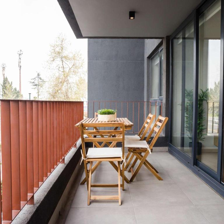 Stylish 2BR Haven for 5 in Lively Las Condes Oasis - Apartment - 2